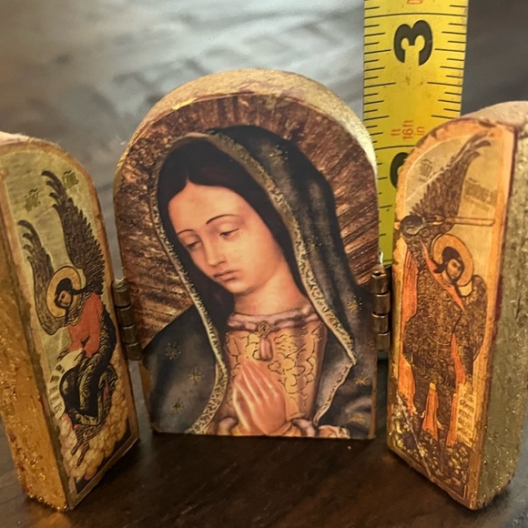 Vintage Mexican Carved Wooden 3-Panel Religious Triptych - Picture 5 of 8